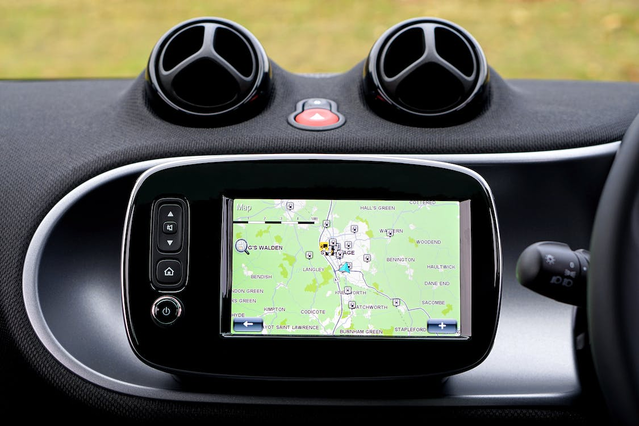 The Benefits of Using Hands-Free Devices While Driving