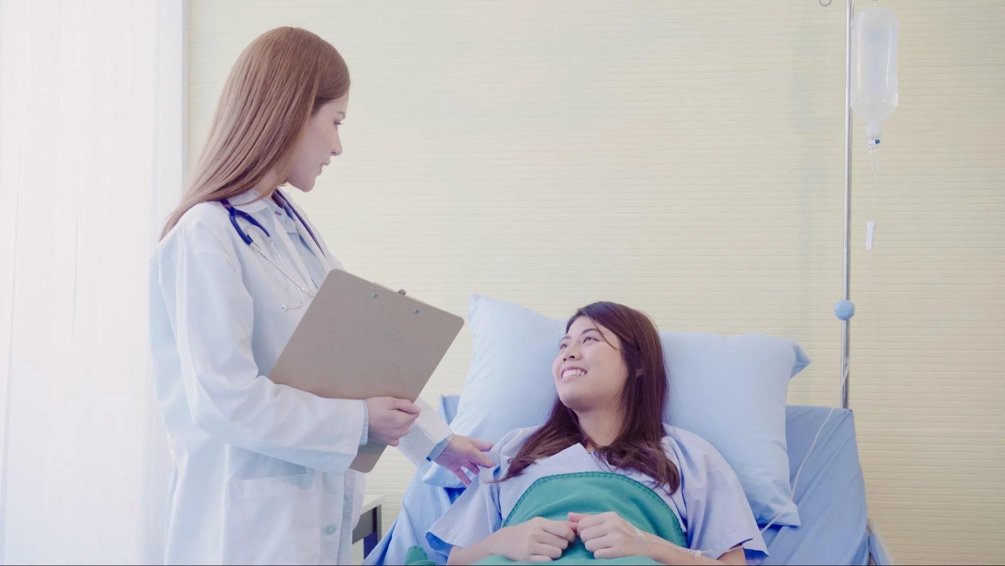 doctor and patient discussing and explaining something with clipboard